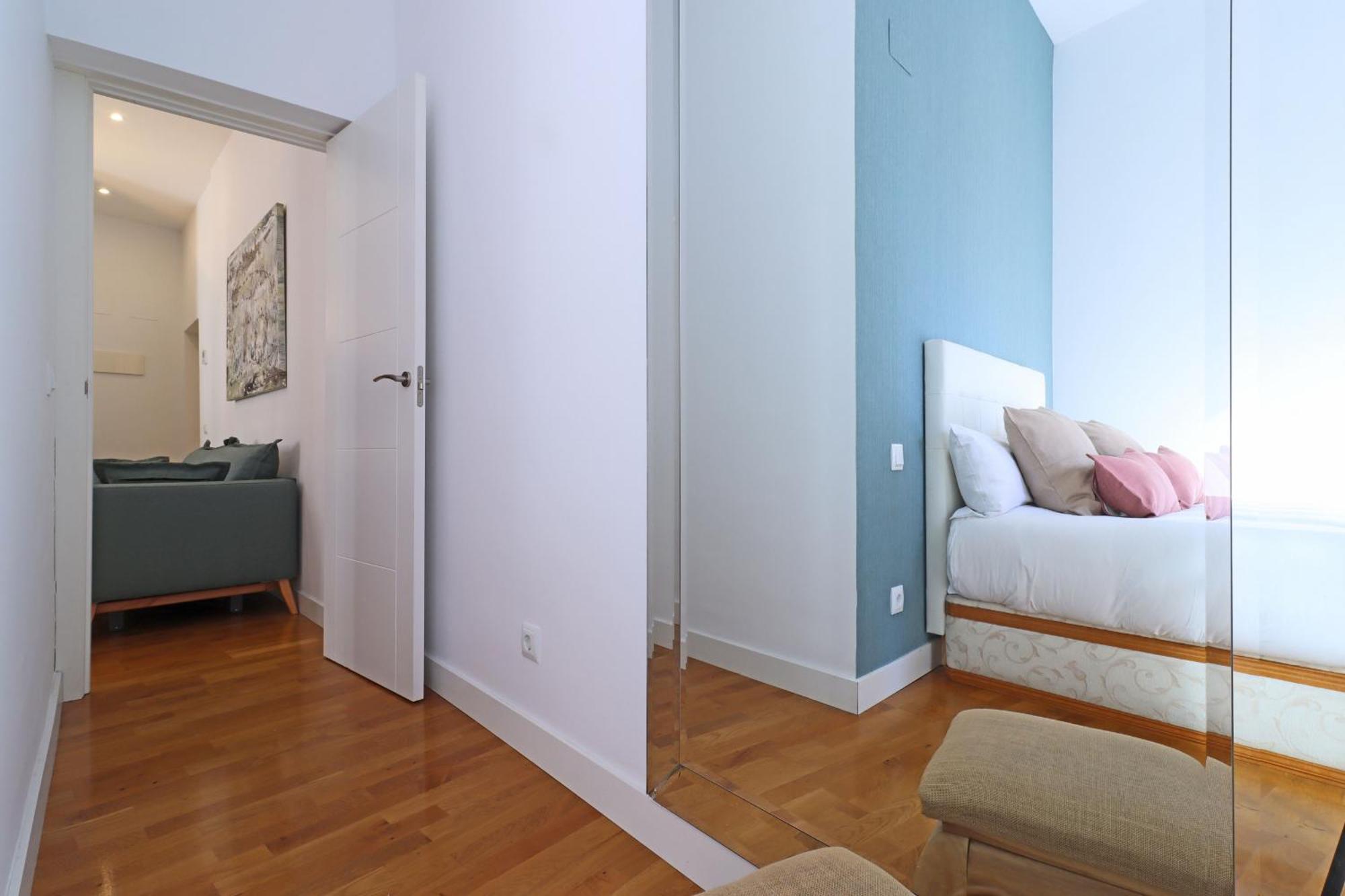 Chueca Suites Madrid Bagian luar foto